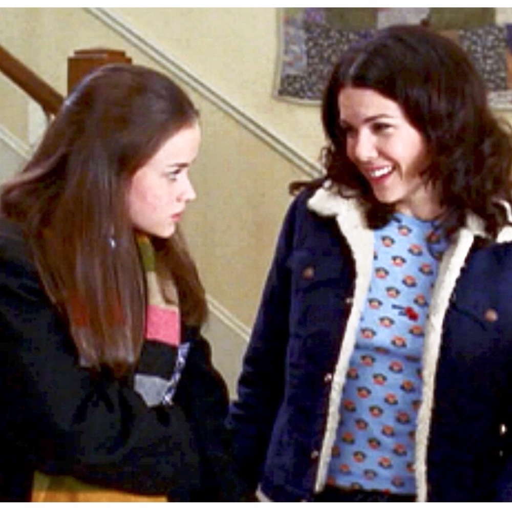 LORELAI GILMORE ( Gilmore’s Girls Show)
Blue Denim Sherpa Jacket.